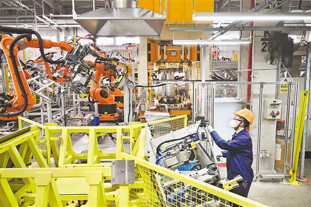 大江科創(chuàng)城 企業(yè)生產(chǎn)忙助力經(jīng)濟穩(wěn)增長，技術(shù)咨詢加速創(chuàng)新步伐